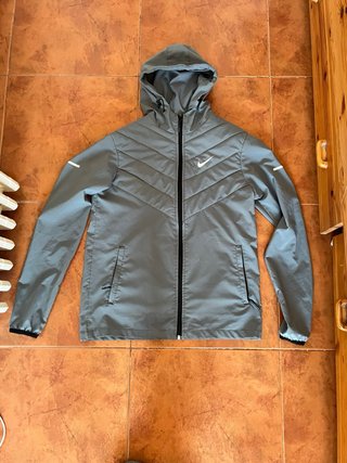 Cortavientos Nike Running Gris