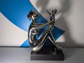 Figura Decorativa Madre e Hijo Plata