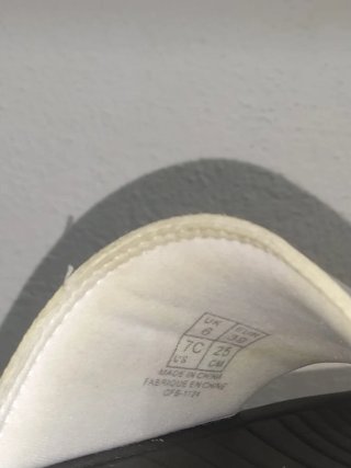 Chanclas Puma Negras y Blancas