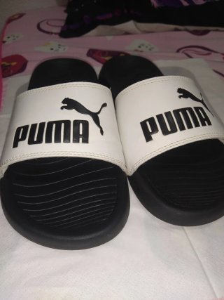 Chanclas Puma Negras y Blancas