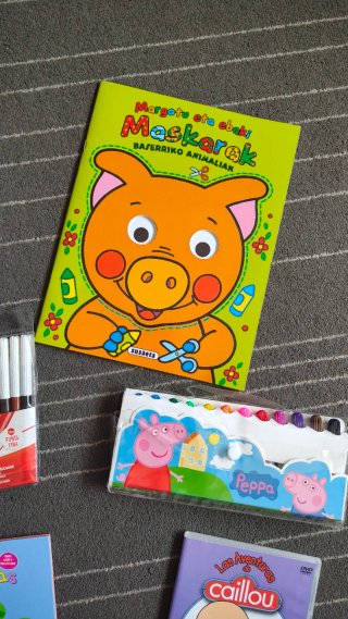 Lote infantil: rotuladores, mandalas, libros, DVD