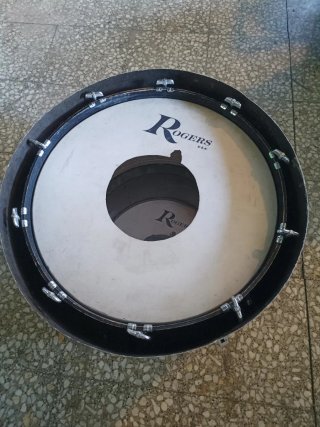 Bombo Rogers 24 pulgadas Negro y cromado + funda