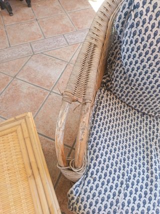 Mesa de caña y 2 sillones