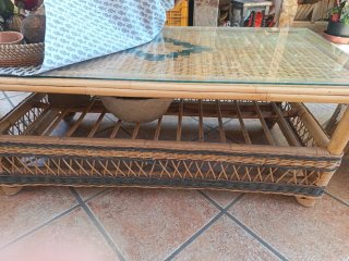 Mesa de caña y 2 sillones