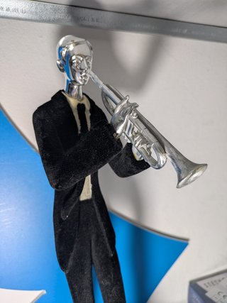 Elegante lote de dos estatuas estilizadas de estil