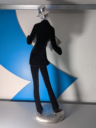 Elegante lote de dos estatuas estilizadas de estil