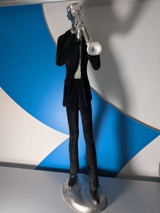 Elegante lote de dos estatuas estilizadas de estil