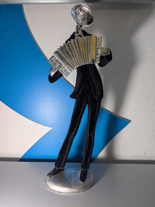 Elegante lote de dos estatuas estilizadas de estil