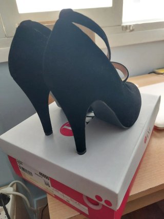 Tacones negros de salón