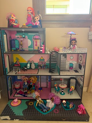 Casa de muñecas LOL con accesorios