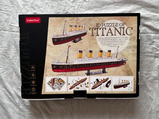 Puzzle 3D Titanic con Luces LED CubicFun