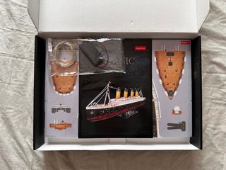 Puzzle 3D Titanic con Luces LED CubicFun