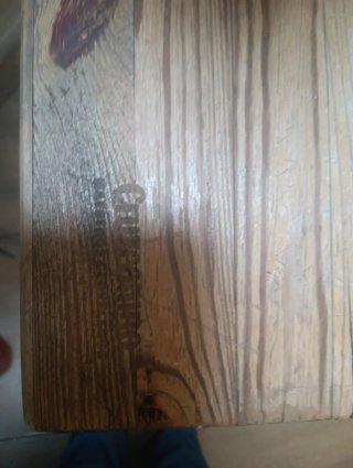 Mesa alta y 2 bancos madera y metal