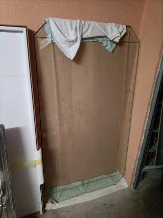 Mesa de comedor blanca y cristal