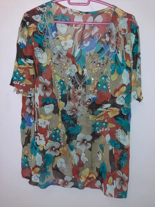 Blusón estampado con pedrería Talla XXL
