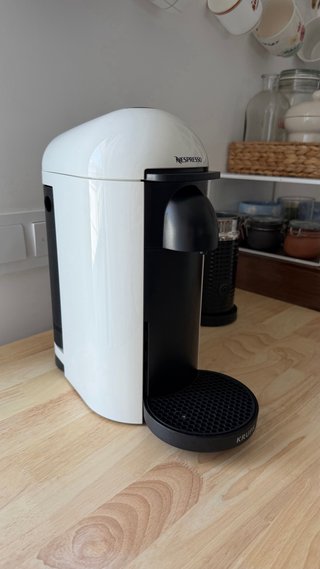 Cafetera Nespresso Vertuo Plus Blanca