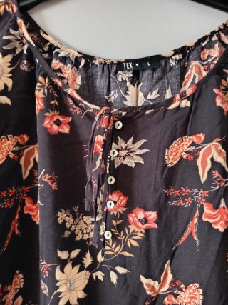 Blusa TEX negra estampado floral talla L