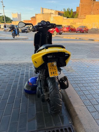 Peugeot 49cc Scooter Amarillo