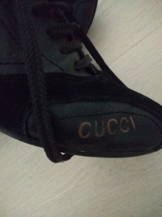 Zapatillas Gucci hombre  Elegantes y cómodas.