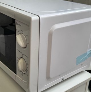 MICROONDAS MARCA SAIVOD EN BLANCO