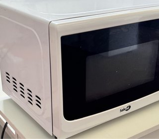 MICROONDAS MARCA SAIVOD EN BLANCO
