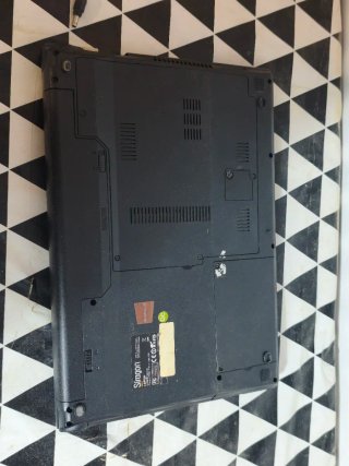 Portátil Siragon AMD 4GB RAM 500GB Disco