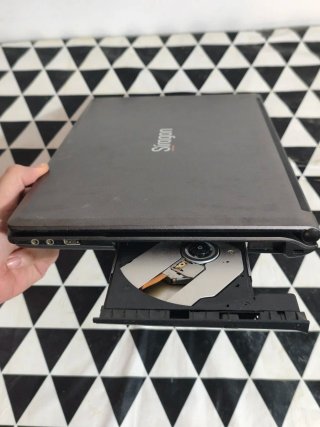 Portátil Siragon AMD 4GB RAM 500GB Disco