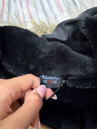 Chaqueta acolchada negra con protecciónes