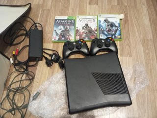 Xbox 360 Negra + 2 Mandos + 3 Juegos