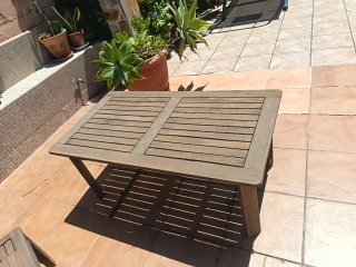 Hamaca y mesa de madera de teca