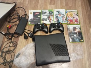 Xbox 360 Negra + 5 Juegos + Mandos