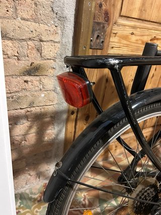 Bicicleta NORDIC negra con todos los accesorios