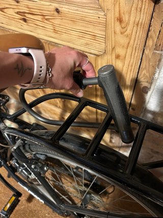 Bicicleta NORDIC negra con todos los accesorios