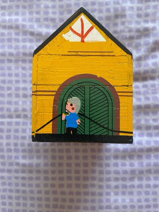 Caja de madera pintada a mano