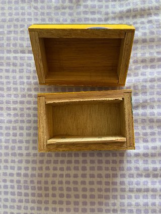 Caja de madera pintada a mano
