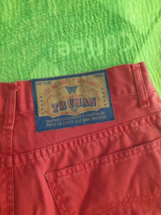 Pantaloncini corti rossi con frange