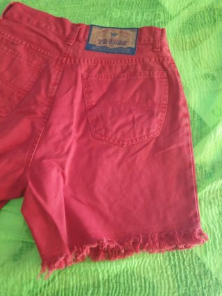 Pantaloncini corti rossi con frange