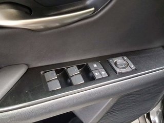 Lexus UX 2.0 250h Business City
