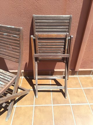 2 Sillas Madera Teka con Cojines Blancos