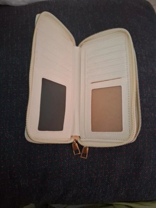 Cartera Monedero Blanco con Logo Dorado