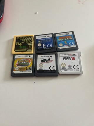Nintendo 2DS Negra con funda, juegos y cargador
