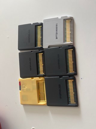 Nintendo 2DS Negra con funda, juegos y cargador