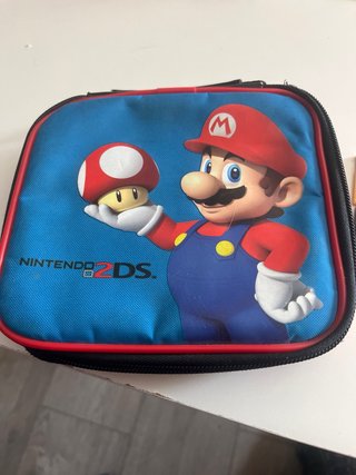 Nintendo 2DS Negra con funda, juegos y cargador