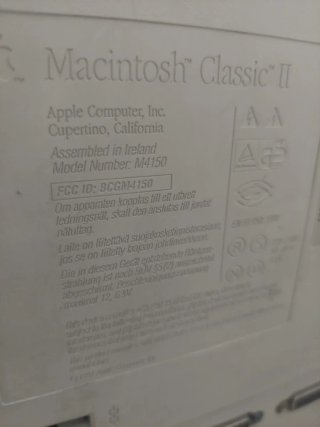 Ordenador vintage Apple funcionando