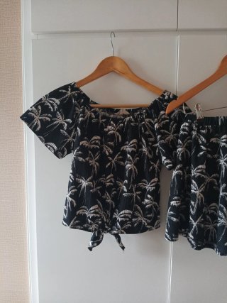 Conjunto top y bermudas palmeras
