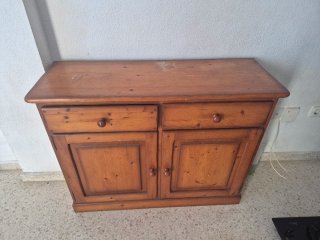 Mueble clásico de madera elegante