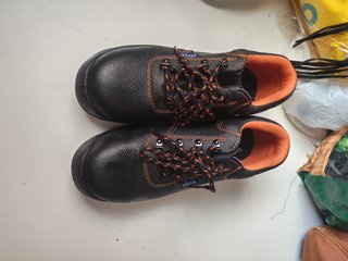 Zapatos de seguridad SIFER negros y naranjas