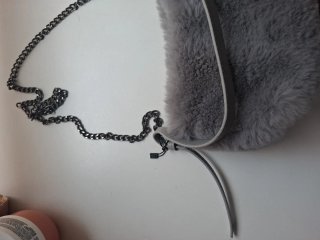 Bolso pelo gris Stradivarius edición limitada