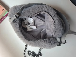 Bolso pelo gris Stradivarius edición limitada
