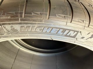 Neumáticos Michelin Pilot Sport 235/35ZR19 87Y